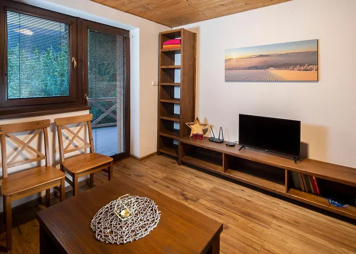 Aram Kubinska Hola 돌니 쿠빈