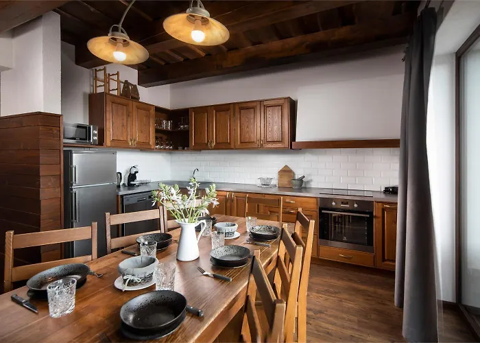 Aram Kubinska Hola 아파트 *